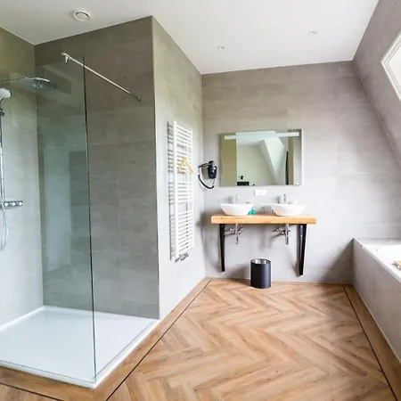 Naeldwyk-torenburg Отель Нальдвийк