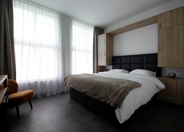 Naeldwyk-torenburg Отель Нальдвийк