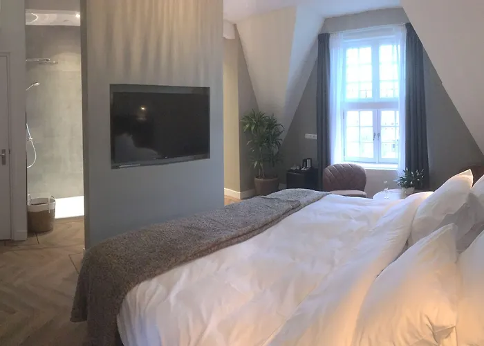 Naeldwyk-torenburg Hotel