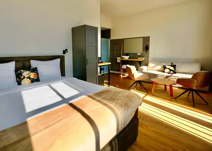 Naeldwyk-torenburg Отель Нальдвийк